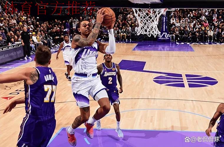 基扬特-乔治上半场14中8，三分6中3得到24分2篮板4助攻