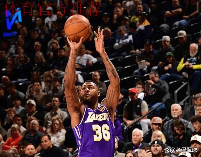 基扬特-乔治上半场14中8，三分6中3得到24分2篮板4助攻